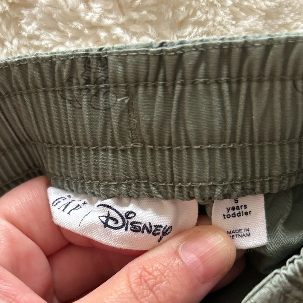 GAP X Disney Kids Mickey Mouse Olive Green Shorts Set Size 5/6